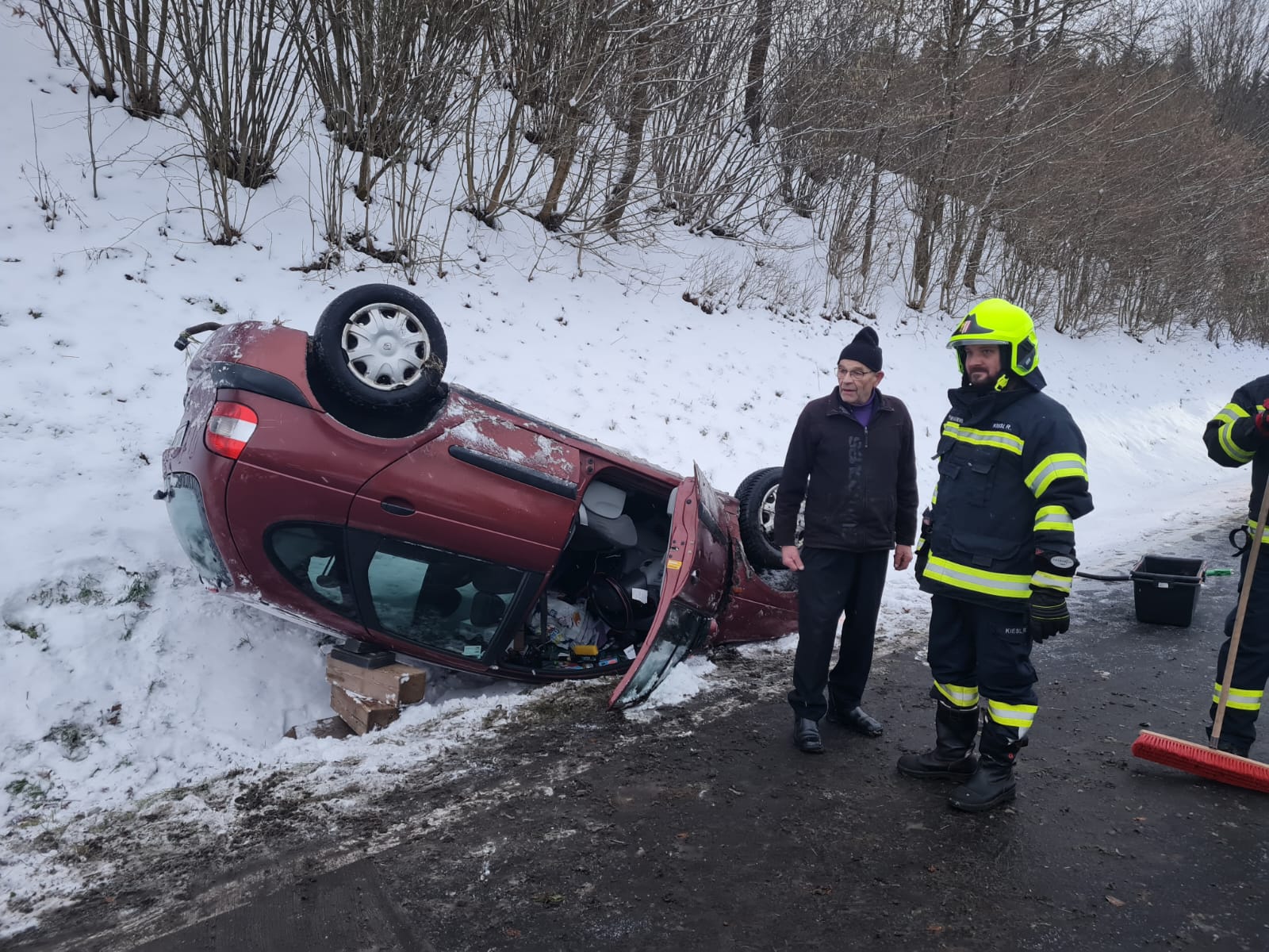 Verkehrsunfall eingeklemmte Person am 21. Jänner
