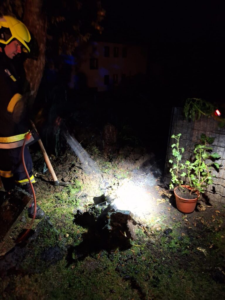 Brand Abfall im Freien am 27. Juli